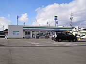 コンビニ「ファミリーマート東御和店まで995m」