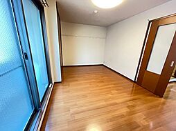 ガーデンスクエア梅島 102 1階2DKのリビング/ダイニング