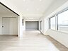リビング/ダイニング：本日ご見学可能ですので、ぜひ実際のお部屋の広さと陽当たりをご体感ください。