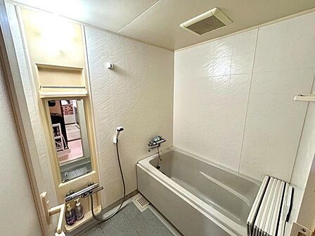 「ぜひ広い湯船につかってくつろぎのバスタイムをお過ごしください(^^」