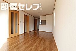 ハーフ・ムーン 1階ワンルームのリビング/ダイニング