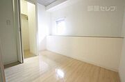 寝室にはウォークインクローゼットが備わります。