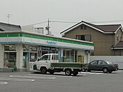 ファミリーマート港甚兵衛通店 482m