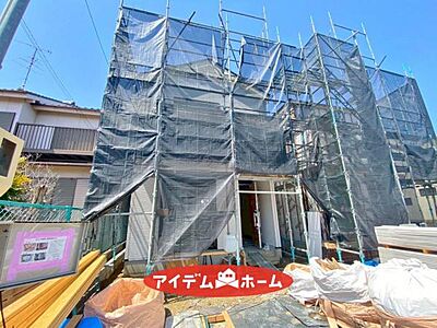 外観：1号棟外観写真 　　　平日の案内も可能です 　お気軽にお問い合わせください 