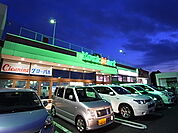ヨークマート 花野井店（405m）