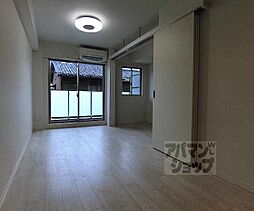 JR山陰本線 嵯峨嵐山駅 徒歩10分の賃貸マンション 1階1LDKのリビング/ダイニング