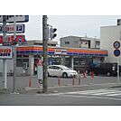コンビニ「ファミリーマート津新町店まで505ｍ」