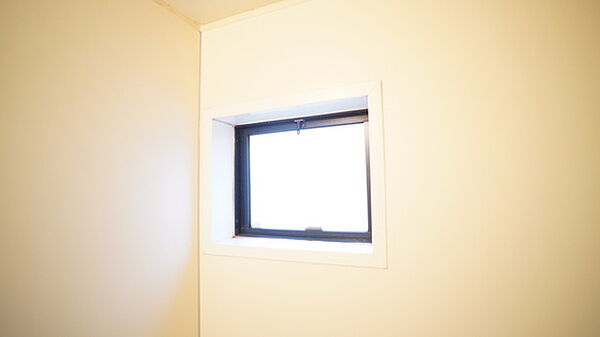 画像18:浴室窓