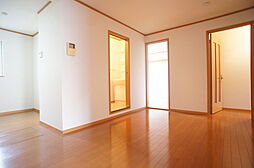 メゾン・サンパティーク 101 1階2LDKのリビング/ダイニング