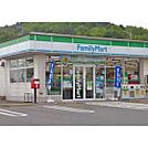コンビニ「ファミリーマート津久居井戸山店まで1101ｍ」