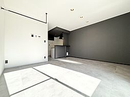 270ガレージ 5 2階1LDKのリビング/ダイニング