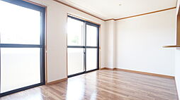 ファースト 303 3階1LDKのリビング/ダイニング