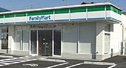 コンビニ「ファミリーマート亀山栄町店まで1182ｍ」