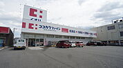 ドラックストア「ココカラファイン鈴鹿市役所前店まで734ｍ」