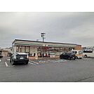 セブンイレブン岡田1丁目店まで500m