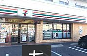 コンビニ「セブンイレブン亀山東御幸町店まで1421ｍ」