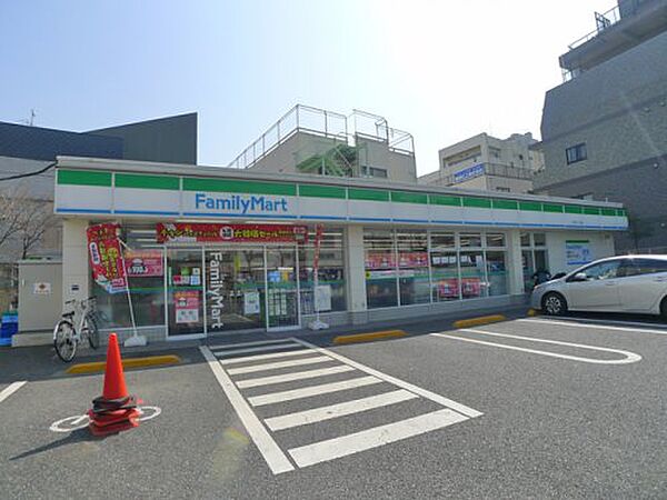 画像18:【コンビニエンスストア】ファミリーマート 小豆沢一丁目店まで229ｍ