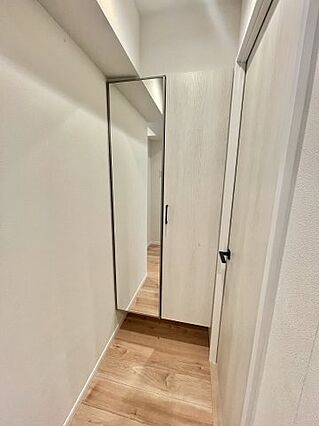 玄関正面にはシ...