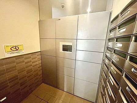 宅配ボックス付きです、ぜひ現地にて、実際の広さや開放感をお確かめください。
