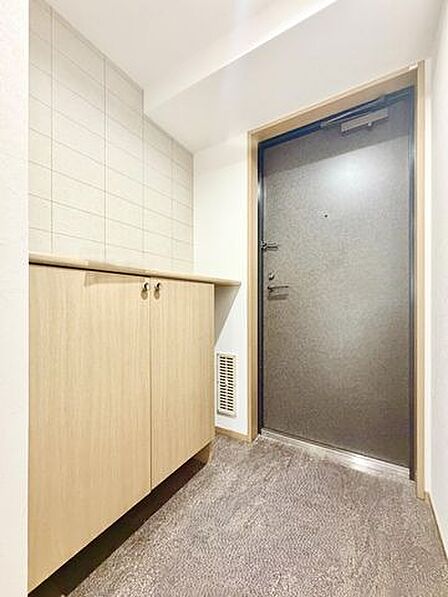 住まいの顔となる玄関は、いつもスッキリ保てる大容量シューズボックス完備。清潔なお出迎え空間。