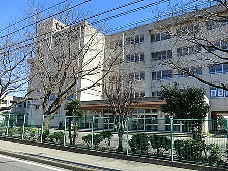 松戸市立和名ケ谷中学校 徒歩9分 720m