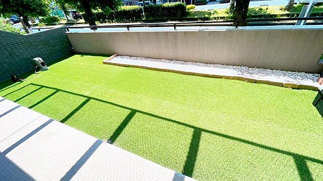 バルコニー コロネード原山7号棟105 1階/-