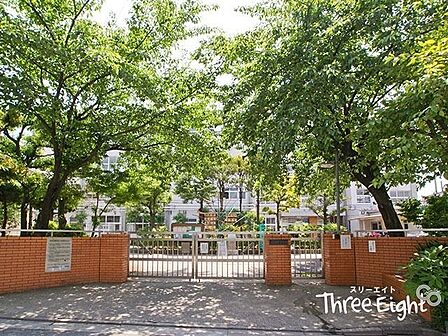 足立区立蒲原中学校 徒歩11分。 880m
