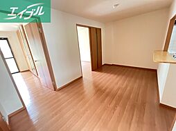 リープクレセント 1階2LDKのリビング/ダイニング