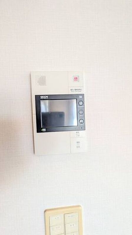 赤坂の街を身近に感じる好立地。毎日の暮らしやお出かけにも便利で、都心生活を存分に楽しめる住まいです。モニターフォン付きで安心してお住まいいただけます。