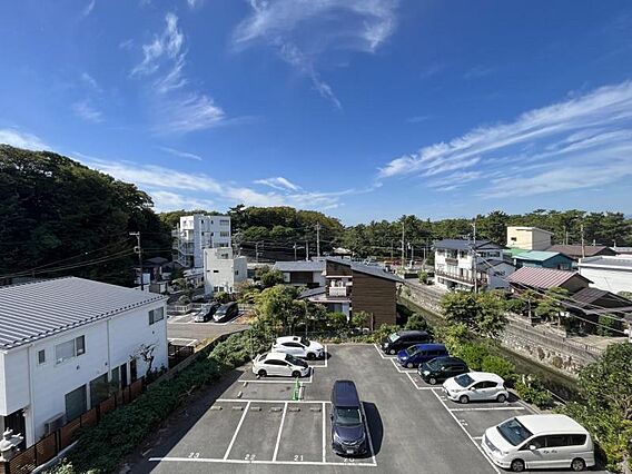 ？ふと青空を見...