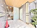 品の良い建物と...