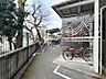 エントランス：【駐輪場】　屋根付きの駐輪場は雨の日などにとても重宝します