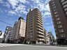 外観：【外観】陽光をたっぷりと取り込む明るい住空間。圧迫感がなく街並みに馴染む落ち着いた佇まい。