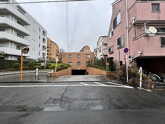 【エントランス...