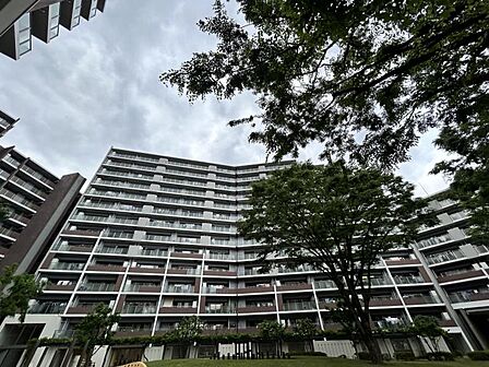 【外観】落ち着いた佇まいが魅力の建物外観です。