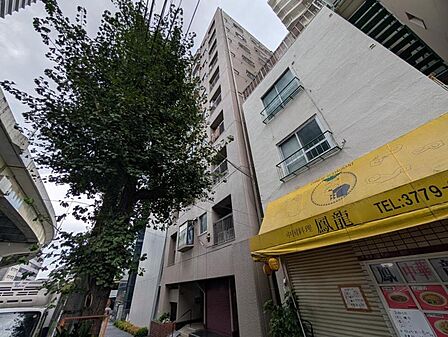 【外観】落ち着いた色調でまとめられた、落ち着きと品のある佇まい。