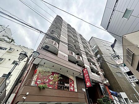 【外観】落ち着いた色合いで、周囲の街並みに馴染む外観です。