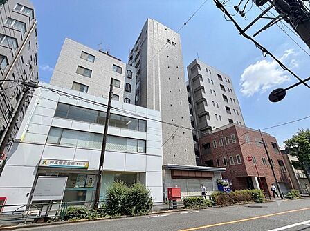 【外観】都心の喧騒を忘れさせる端正な外観。