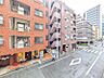 バルコニー：【眺望】　千代田区の都心でありながら落ち着いた雰囲気のある眺望がバルコニーからは望めます