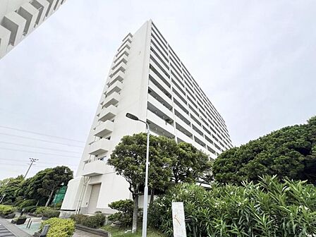 【外観】周囲の街並みに調和した外観です。