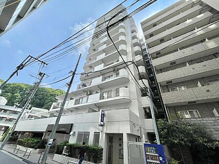 【外観】　洗練された街に溶け込む外観。都市の中で、心地よい暮らしを支える存在です。