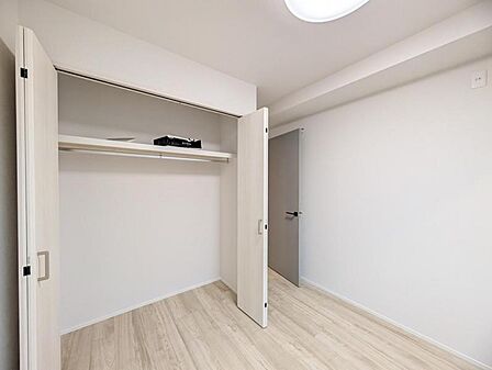 【収納】 各居室に収納完備で住空間に心地よい余白を、生活動線にゆとりをもたらしてくれる
