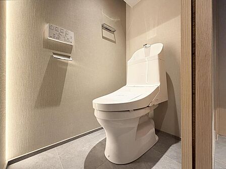 【トイレ】 お掃除ラクラク。広さを確保したトイレスペース