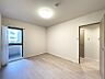 室内：【洋室:6.5帖】寝室としても使いやすい洋室です。