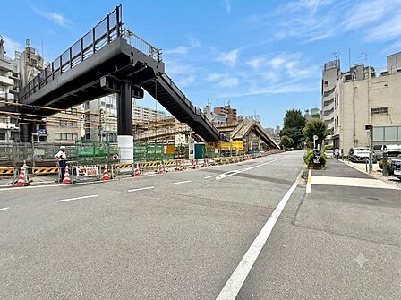 【外観】歩道橋があり便利です。