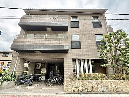 【外観】重厚感のある佇まいが魅力です。