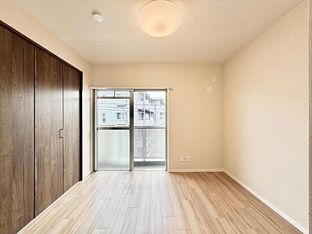 【洋室：6帖】あなたの家具が映える、洗練された住空間へ。