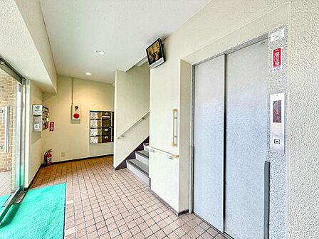 【エレベーター】 しっかりと管理が行き届いており、いつも共用部は綺麗に保たれています