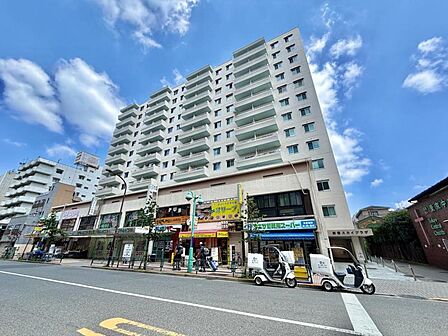 【外観】遠くからでも自分の家だとすぐ分かる。街の目印になるような建物。