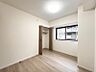 洋室：【洋室:6帖】明るく落ち着いた雰囲気のお部屋です。